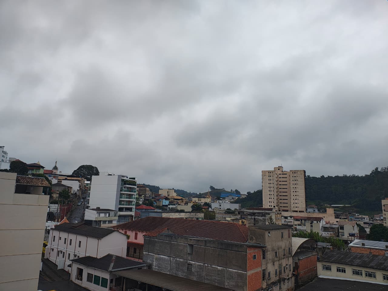 Avanço de frente fria causa queda das temperaturas durante o final de semana em Santos Dumont